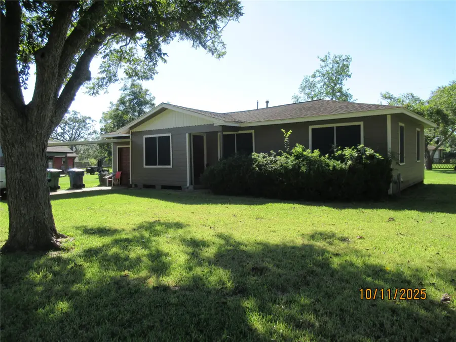 225 Moore Street, Richwood, TX 77531 - #2