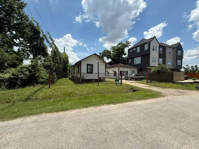5906 Weathersby Street, Houston, TX 77091 - #2