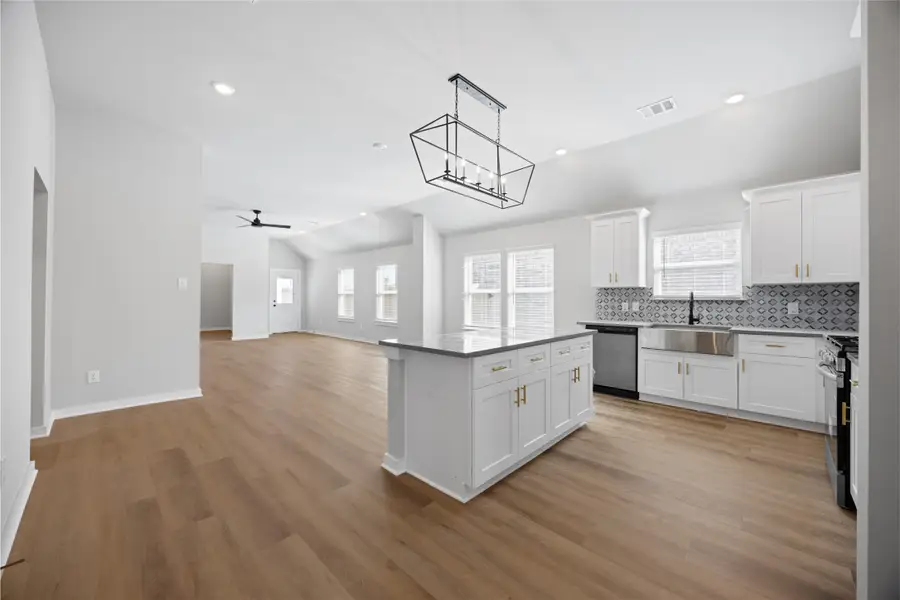 5323 Latigo Court, Alvin, TX 77511 - Image #2