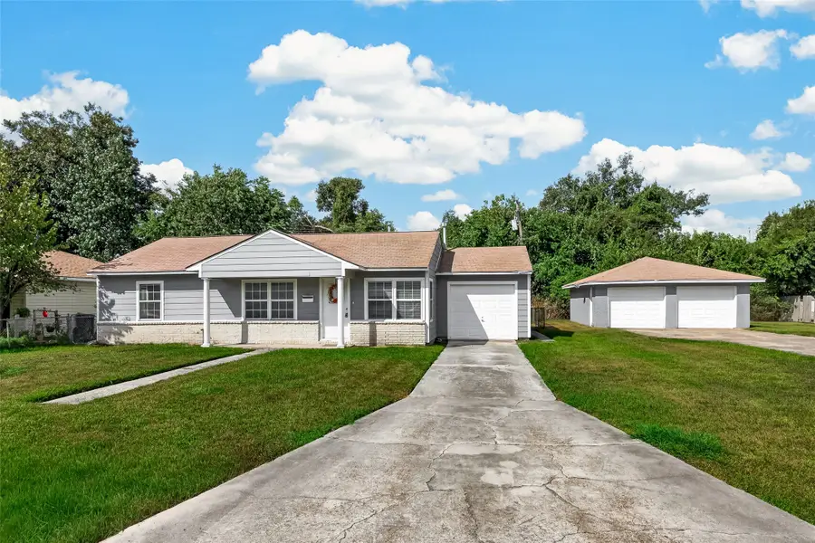 512 W Oak Street, Highlands, TX 77562 - #3
