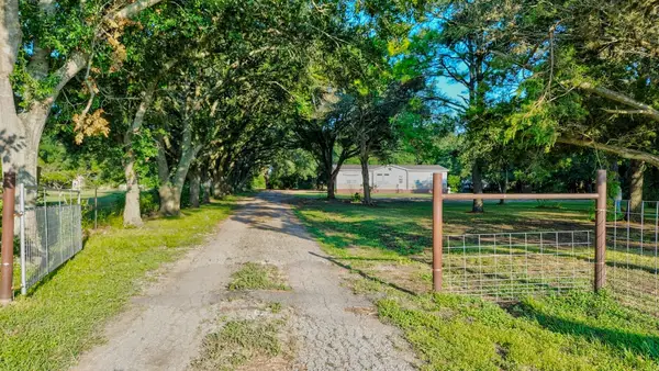 6109 County Road 225, East Bernard, TX 77435