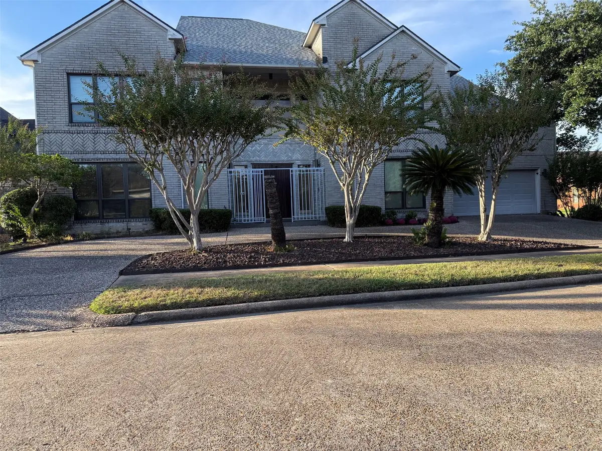 8102 Lake Edge Court, Houston, TX 77071 - #1
