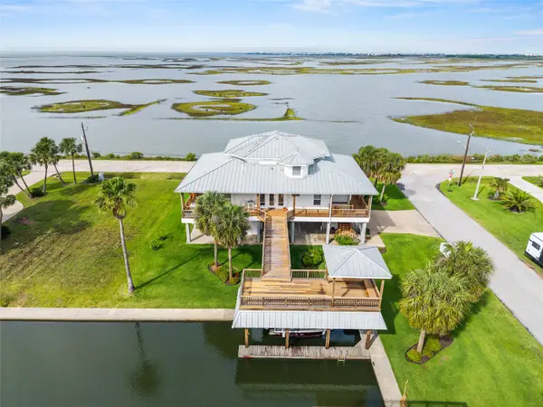 4301 Jolly Roger Road, Jamaica Beach, TX 77554