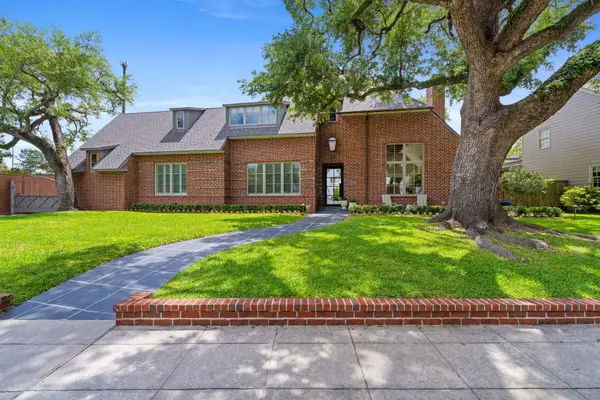 2105 Pelham Drive, Houston, TX 77019
