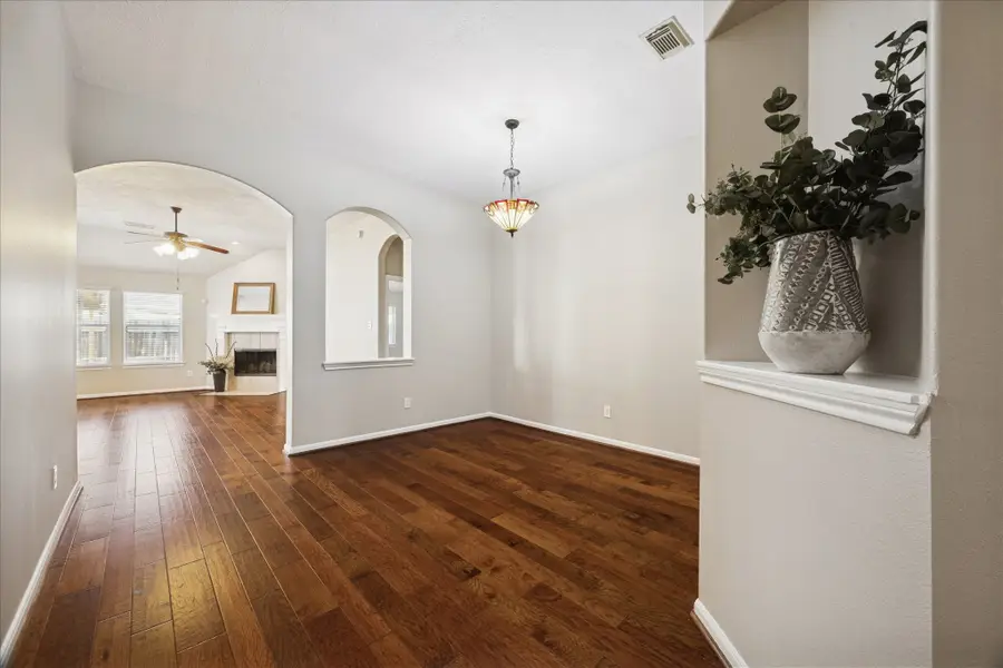 1909 Lazy Hollow Lane, Pearland, TX 77581 - Image #2