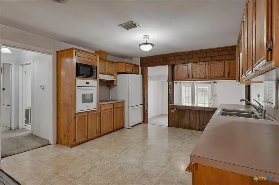 226 Thornton Street, Gonzales, TX 78629 - #3