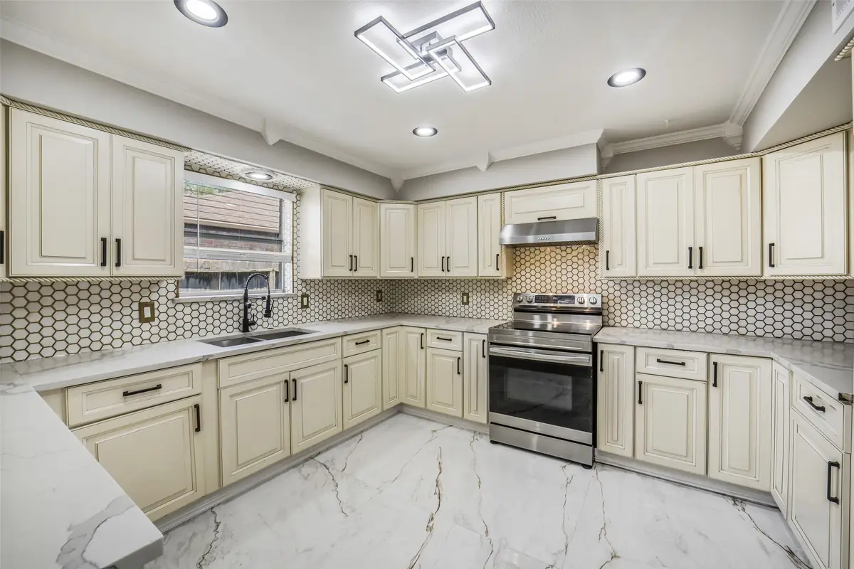 7834 Vickijohn Drive, Houston, TX 77071 - #1