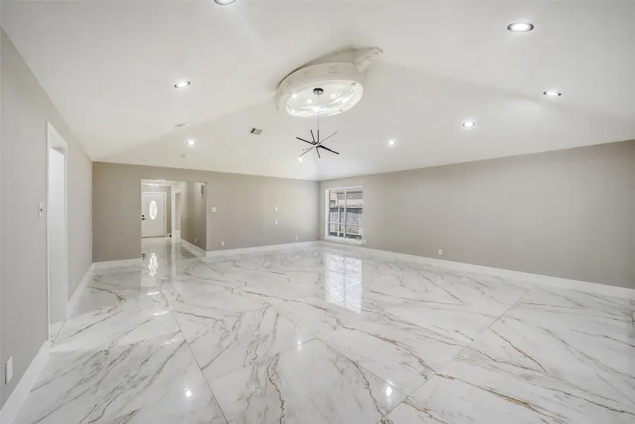 7834 Vickijohn Drive, Houston, TX 77071 - #3