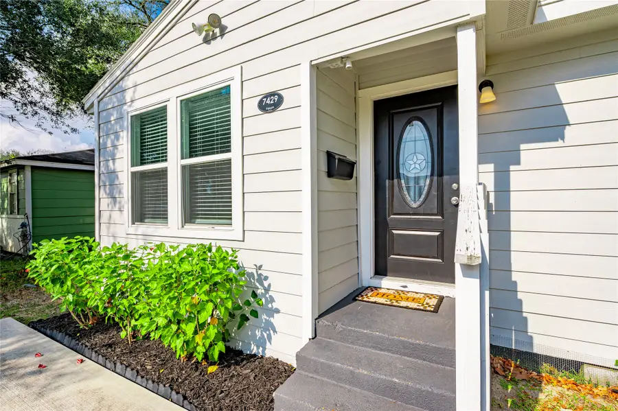 7429 Valeda Drive, Deer Park, TX 77536 - Image #2