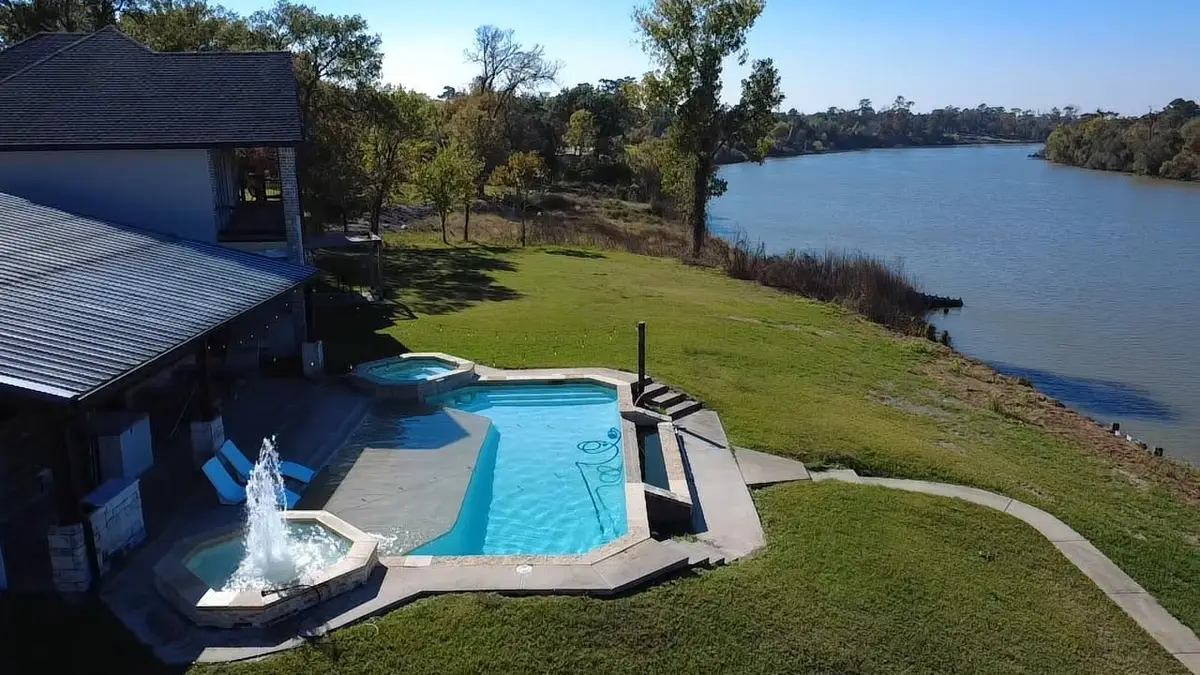 206 Elm Street, Highlands, TX 77562 - Image #1