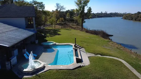 206 Elm Street, Highlands, TX 77562