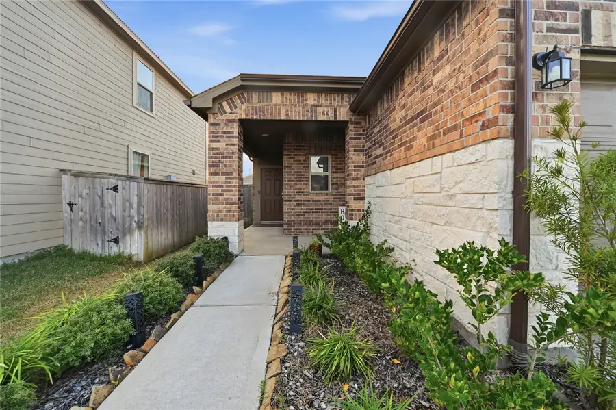 16306 Fontana Court, Conroe, TX 77302 - Image #2