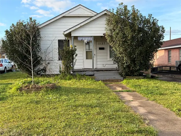 1127 W 4th Street, Freeport, TX 77541