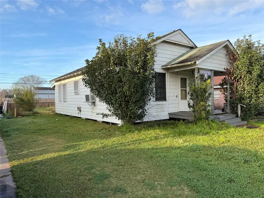 1127 W 4th Street, Freeport, TX 77541 - #3