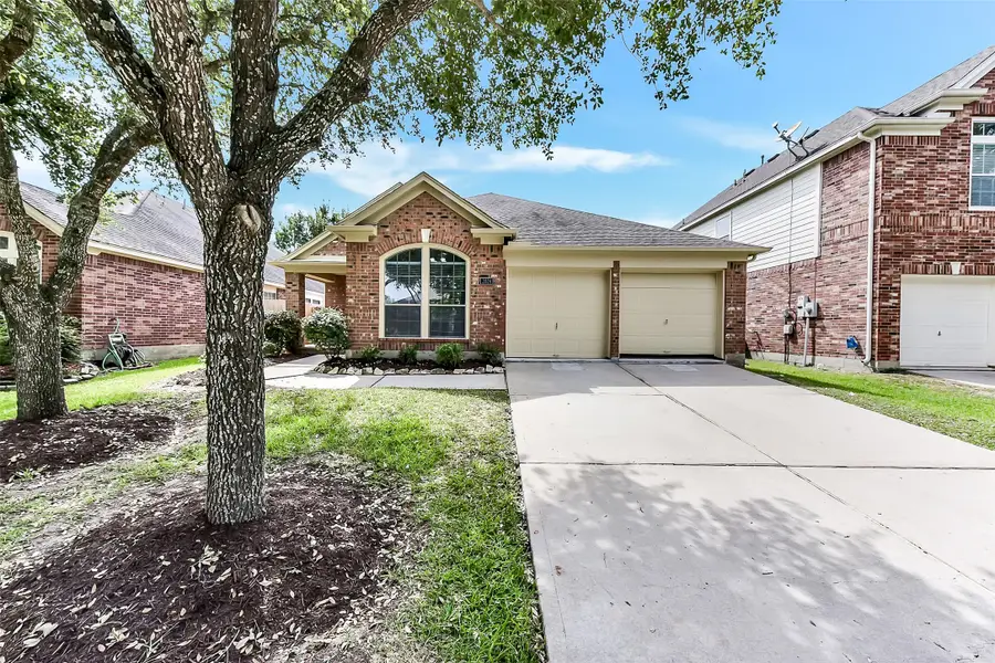 2024 Shore Breeze Drive, Pearland, TX 77584 - Image #2