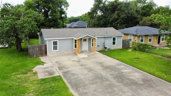 514 Mckee Street, Clute, TX 77531