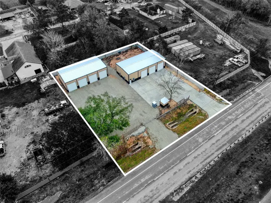 13051 Pleasant Valley Drive, Rosharon, TX 77583 - Image #2