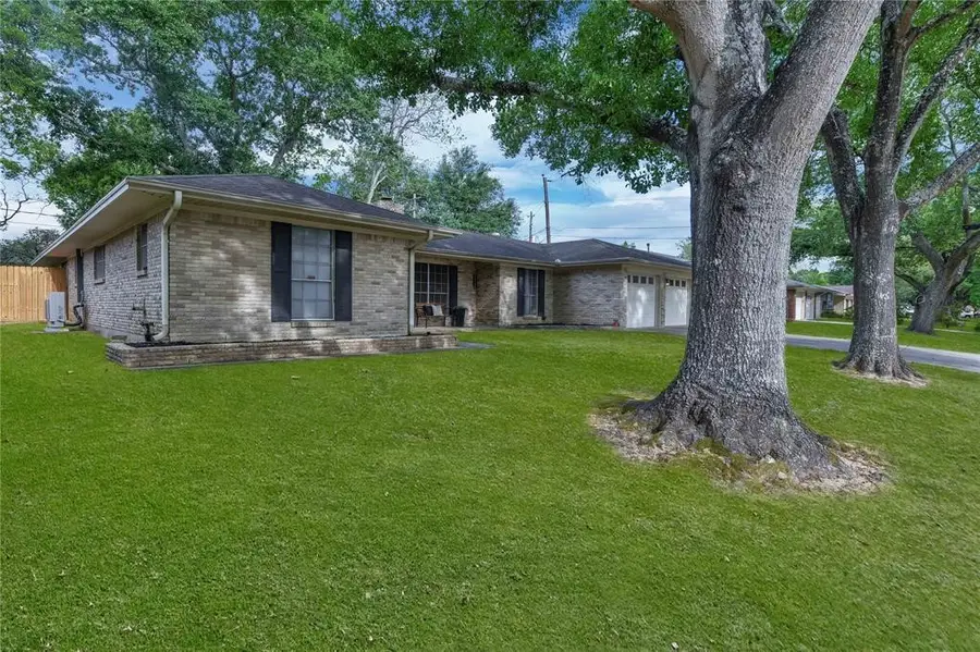 2108 Eaves Drive, Baytown, TX 77520 - Image #3