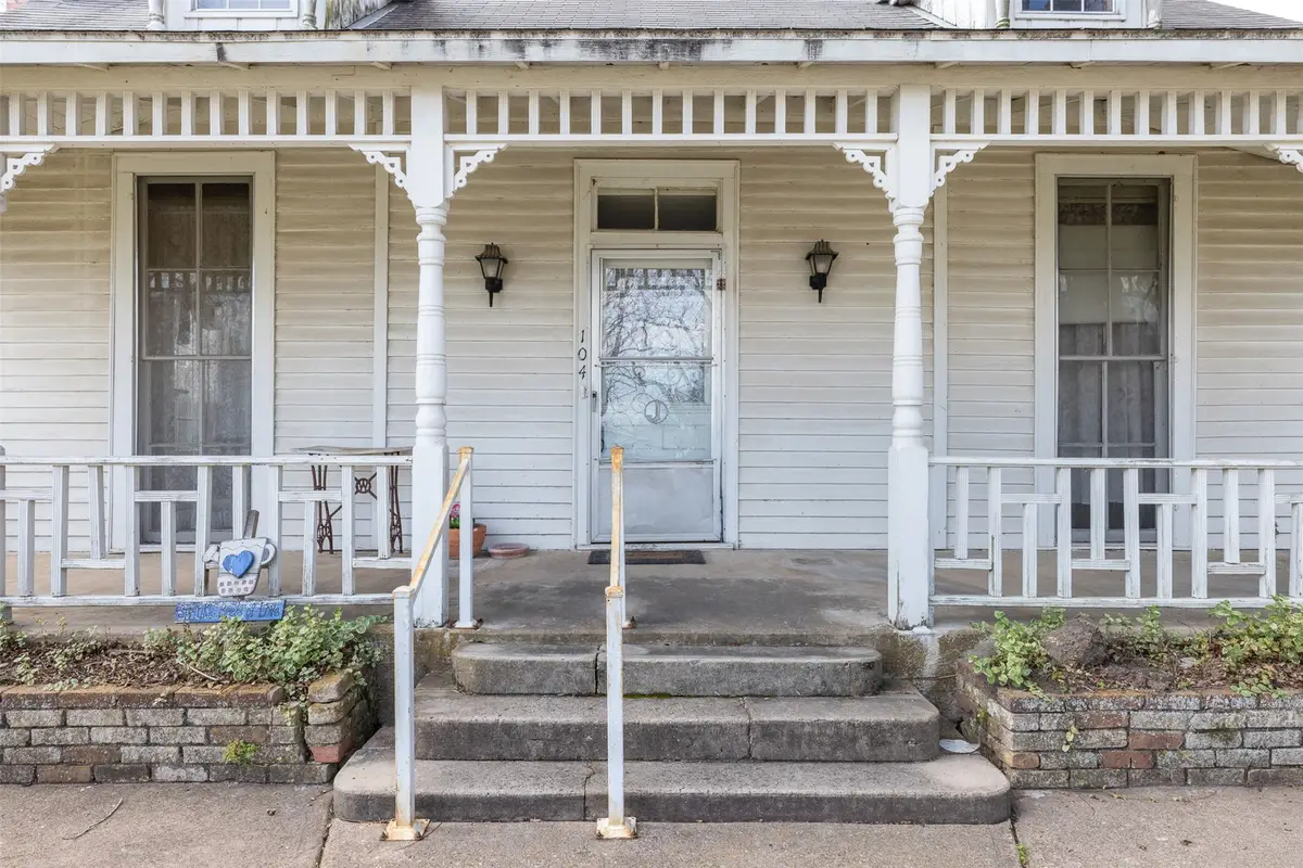 104 6th Street, Glidden, TX 78943 - #1