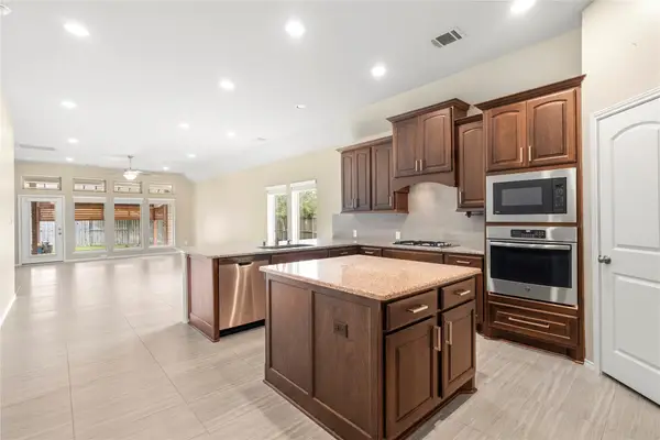 2110 Cinnamon Teal Circle, Brookshire, TX 77423