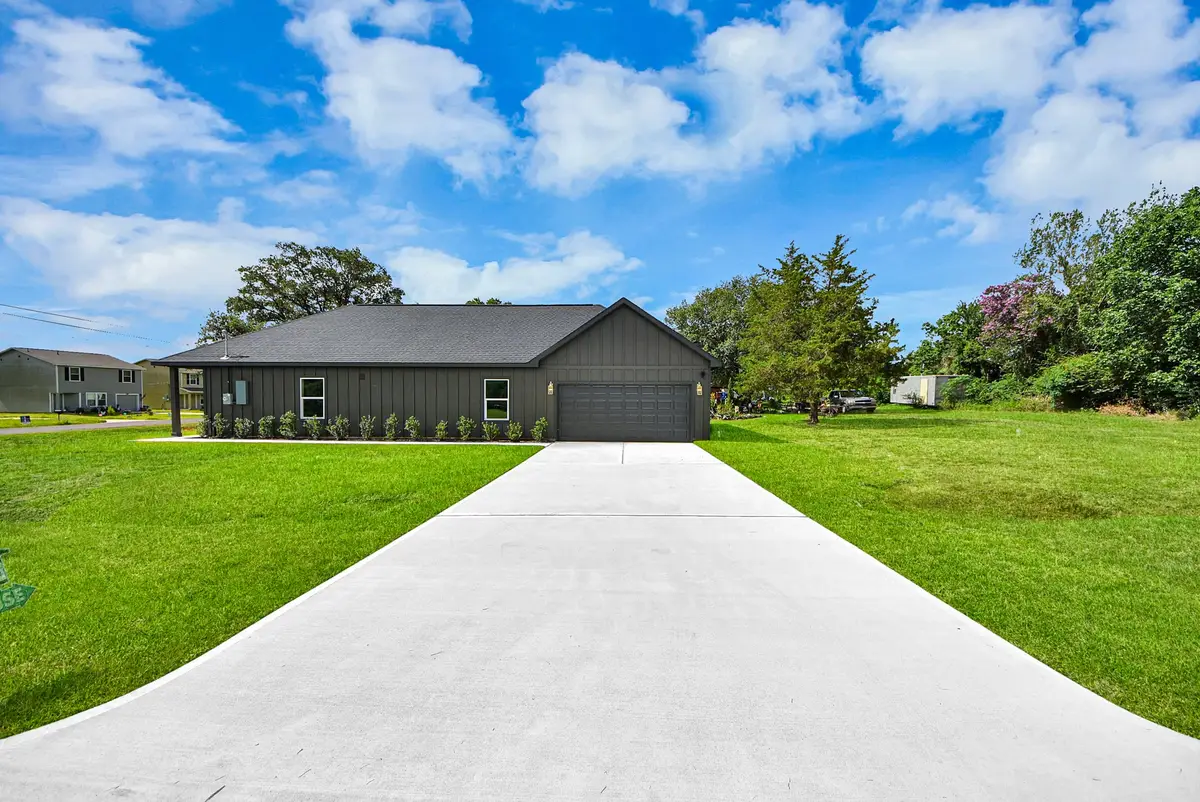 211 19th Street, Hempstead, TX 77445 - #1