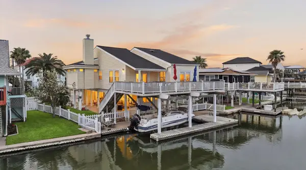 16635 Jamaica Cove Road, Jamaica Beach, TX 77554