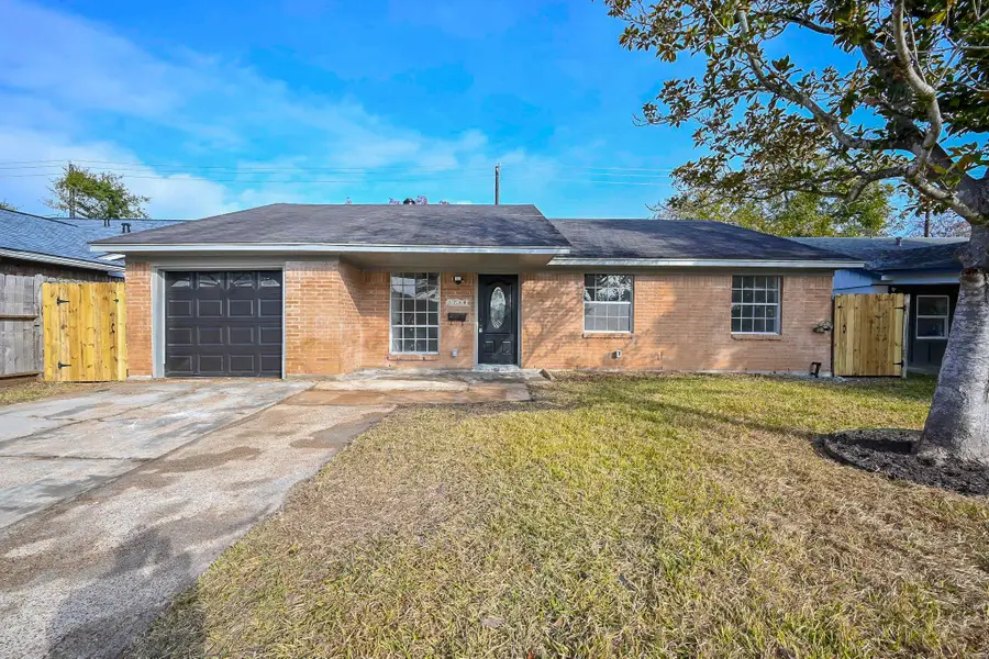 3730 Heatherbrook Drive, Houston, TX 77045 - Image #2