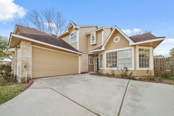 3226 S Briar Knoll Drive, Houston, TX 77082