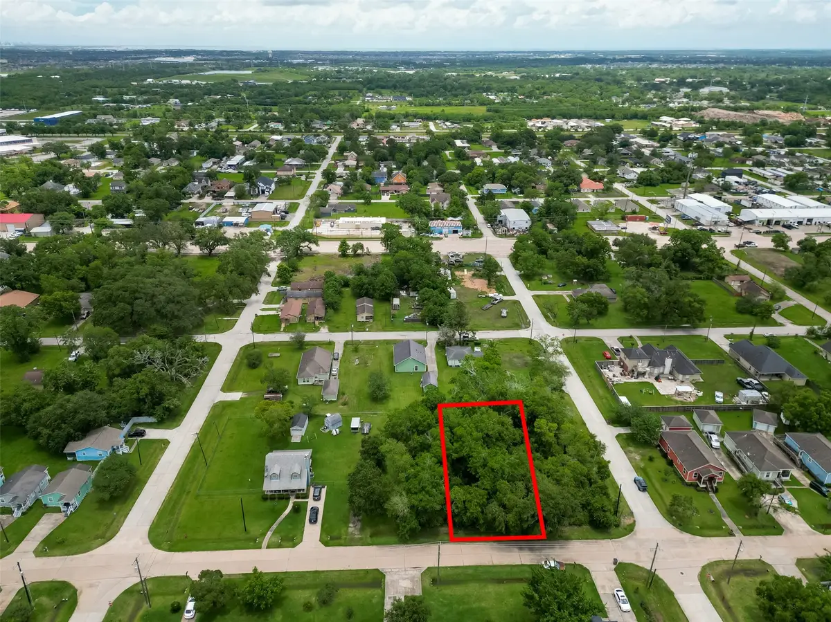 000 Avenue G, Dickinson, TX 77539 - #1