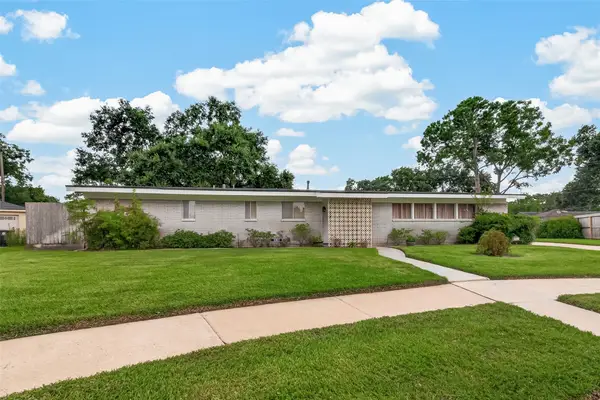10811 Mcclearen Drive, Houston, TX 77096