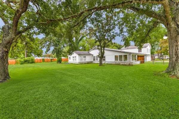 100 N Mattson Street, West Columbia, TX 77486