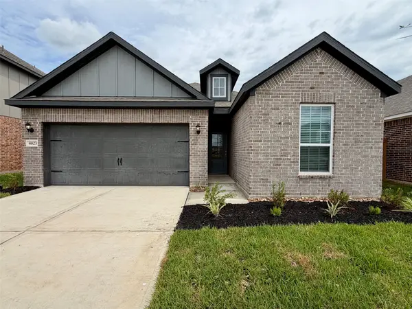 8823 New Jade Drive, Iowa Colony, TX 77583