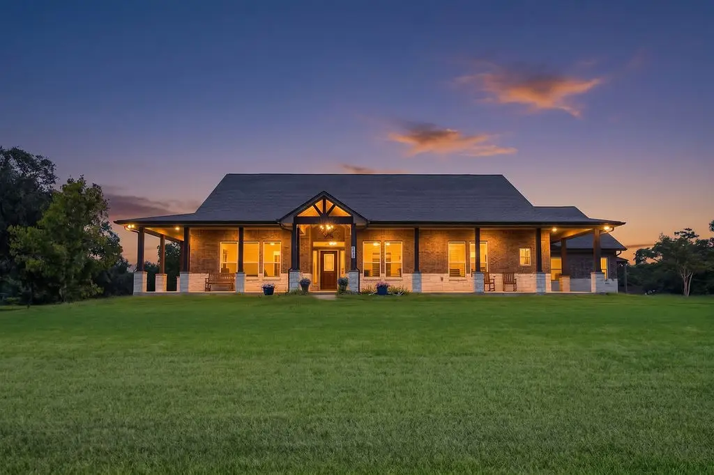 155 Horse Shoe Trail, Angleton, TX 77515 - #1