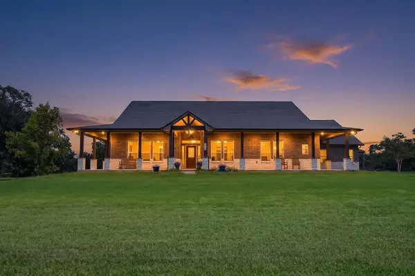 155 Horse Shoe Trail, Angleton, TX 77515
