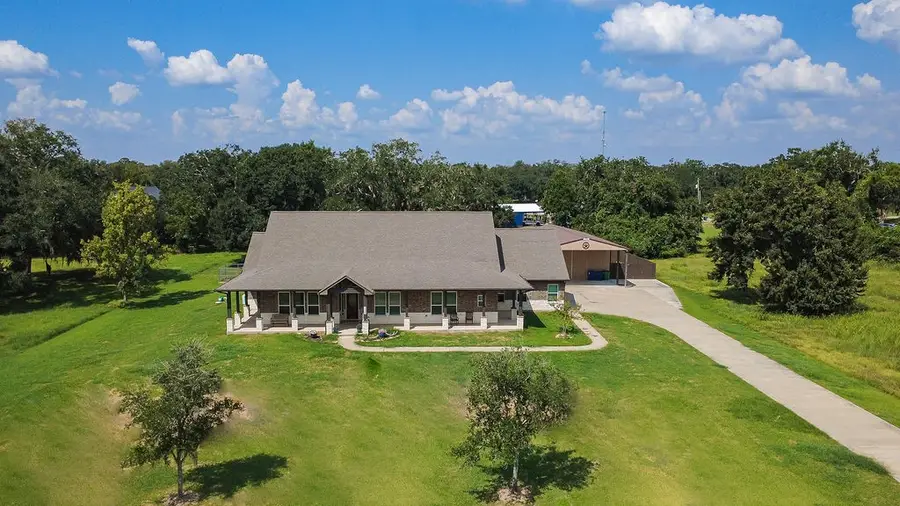155 Horse Shoe Trail, Angleton, TX 77515 - #2