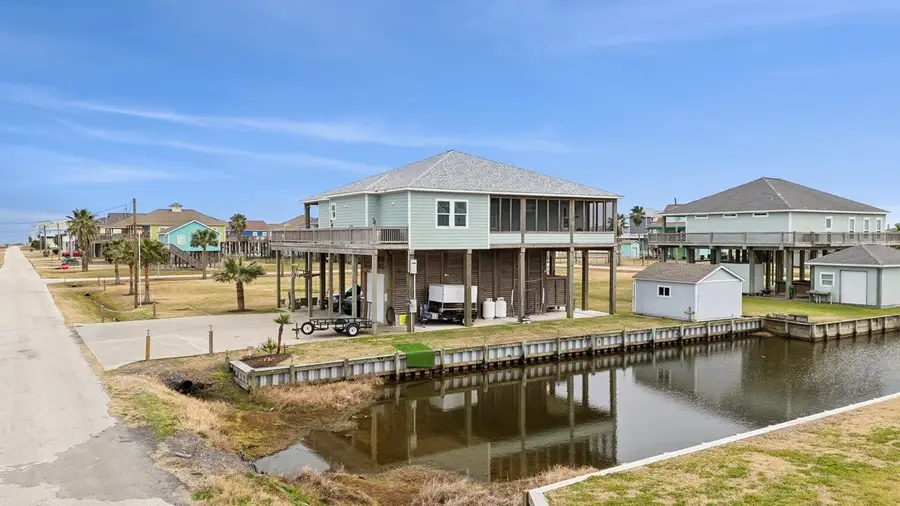 945 Gulfview Drive, Crystal Beach, TX 77650 - #2