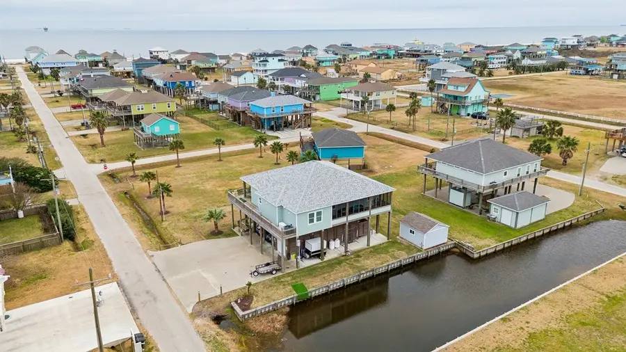 945 Gulfview Drive, Crystal Beach, TX 77650 - #3