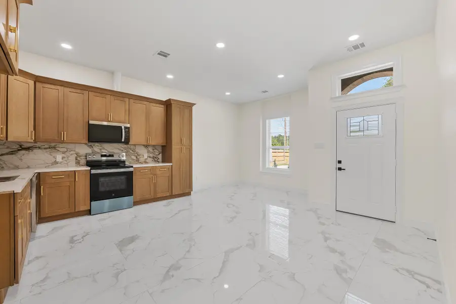 107 County Road 3372, Cleveland, TX 77327 - Image #3