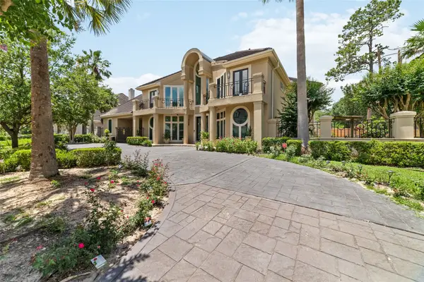 2814 Cedar Woods Place, Houston, TX 77068