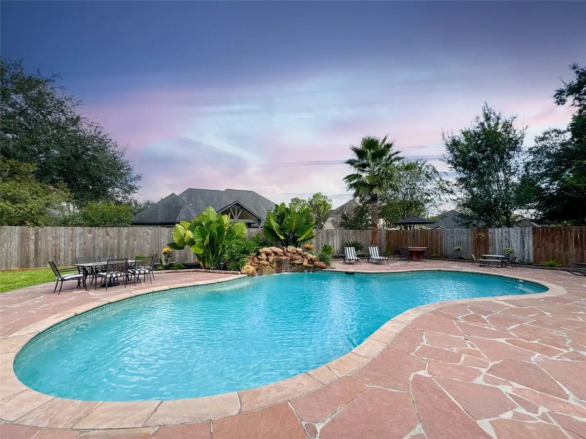 1501 W Castlewood Avenue, Friendswood, TX 77546 - #1