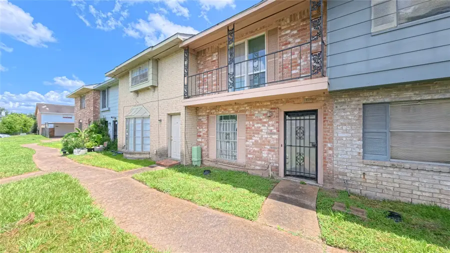 6971 Chasewood Drive, Stafford Missouri City, TX 77489 - #2