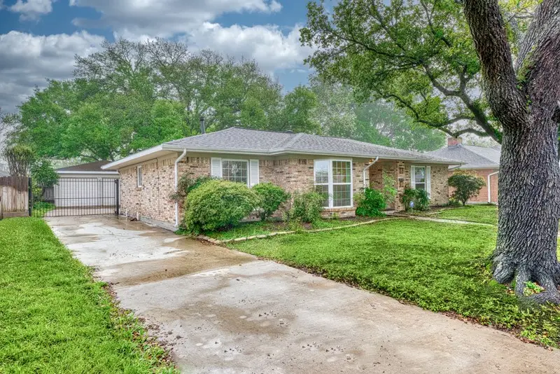 5722 Cheltenham Drive, Houston, TX 77096 - Image #2