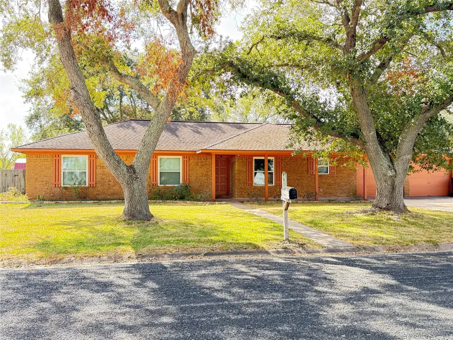 2205 James Avenue, El Campo, TX 77437 - Image #2