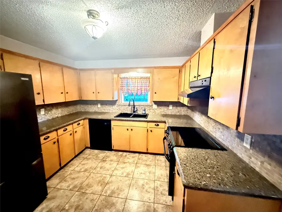 2205 James Avenue, El Campo, TX 77437 - Image #3