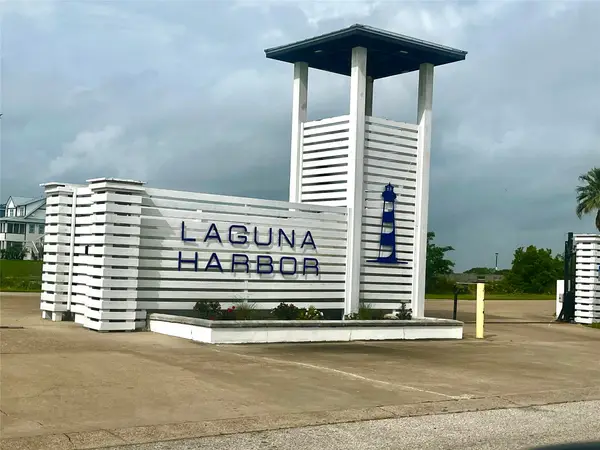 1812 Laguna Harbor Estate Boulevard, Port Bolivar, TX 77650