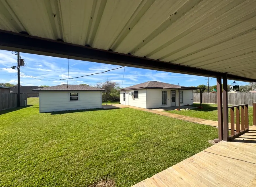 104 Wilham Street, Anahuac, TX 77514 - #2
