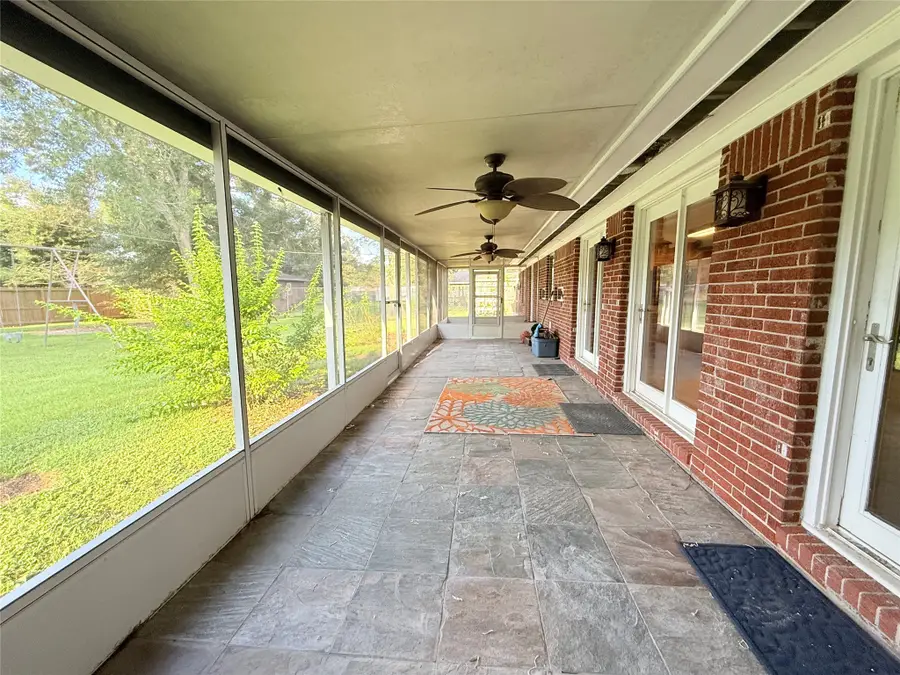 204 Hillcrest Drive, Alvin, TX 77511 - Image #2