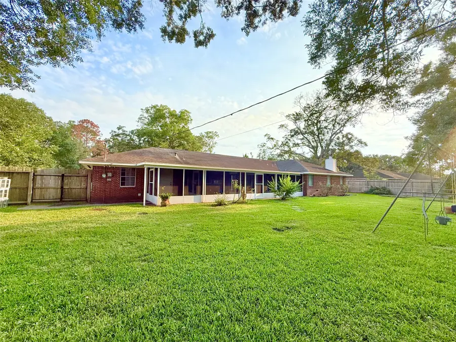 204 Hillcrest Drive, Alvin, TX 77511 - Image #3
