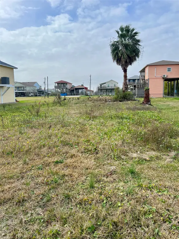 965 E Verdie Drive, Crystal Beach, TX 77650