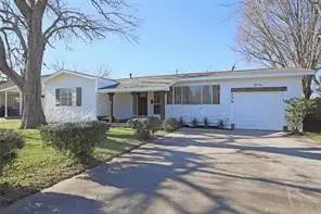 506 Azalea Street, Lake Jackson, TX 77566